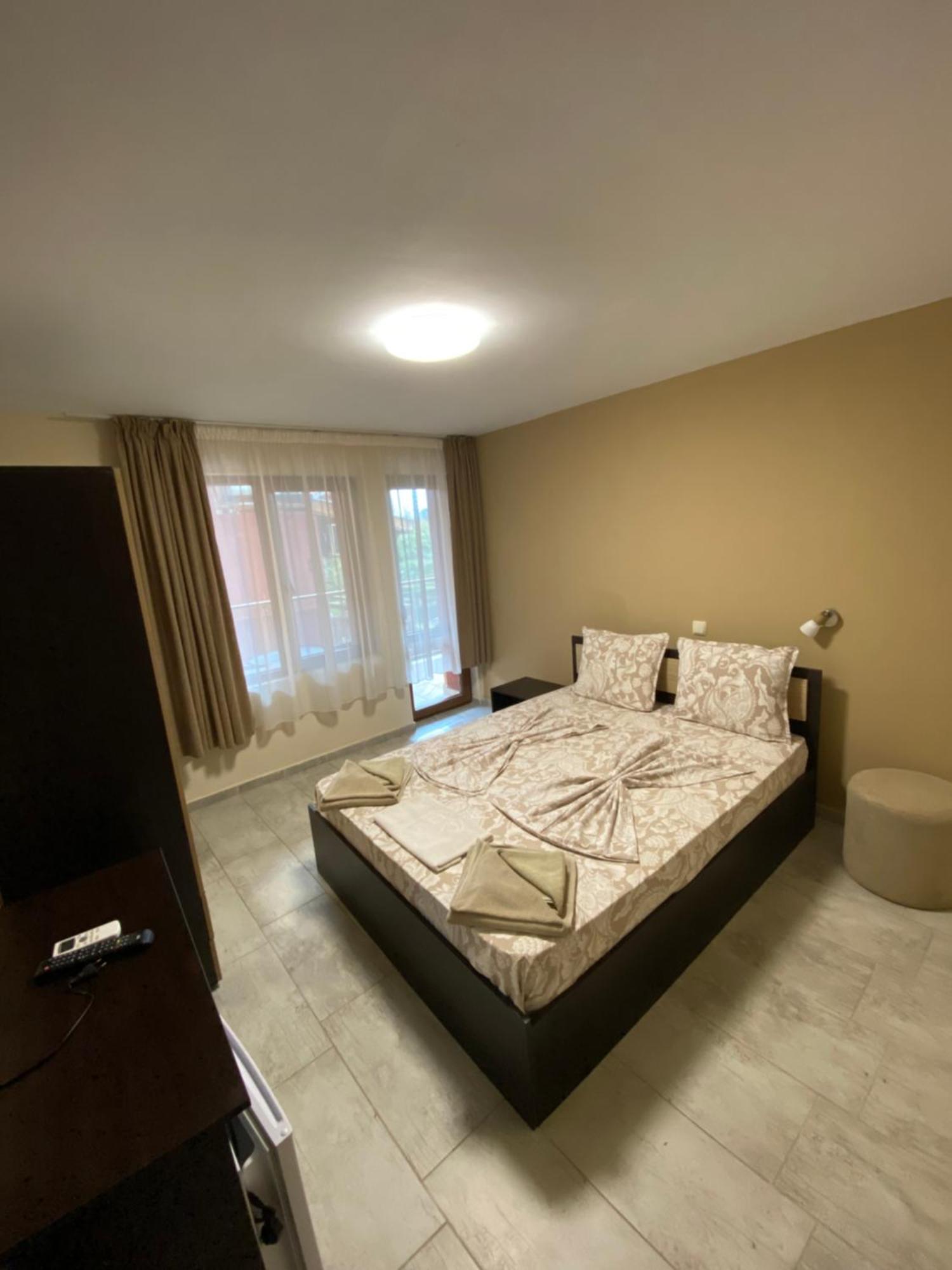 Guest Rooms Wild Duck Ezerets Extérieur photo