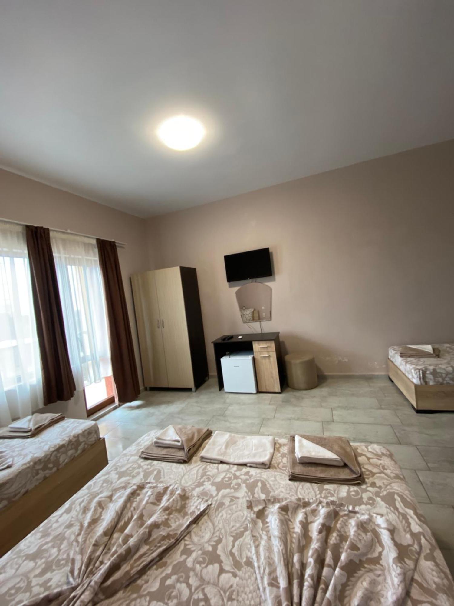 Guest Rooms Wild Duck Ezerets Extérieur photo