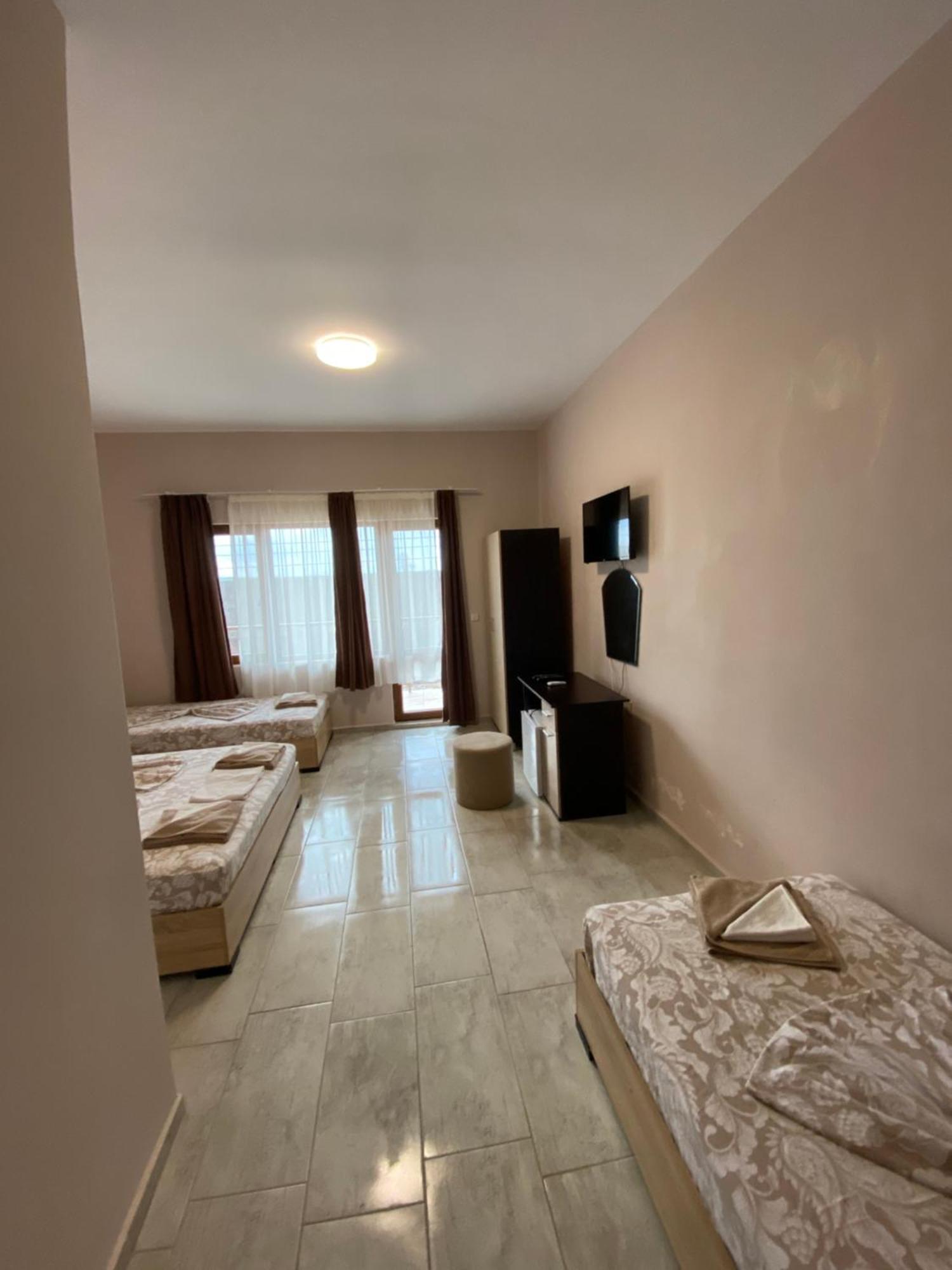Guest Rooms Wild Duck Ezerets Extérieur photo