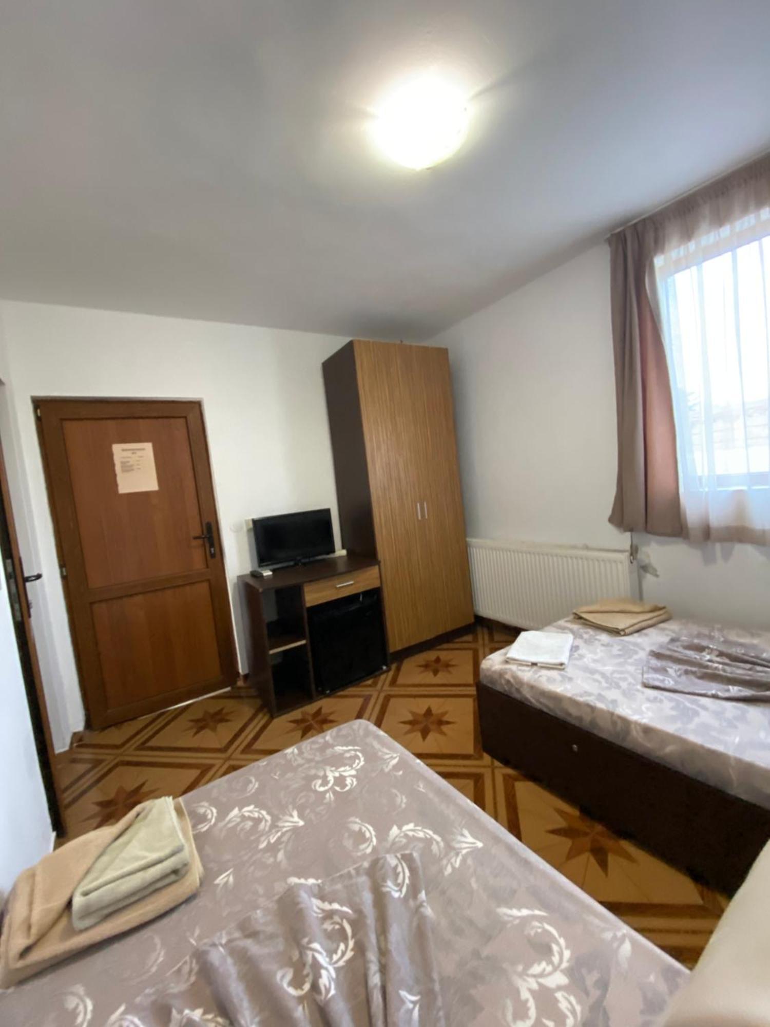 Guest Rooms Wild Duck Ezerets Extérieur photo