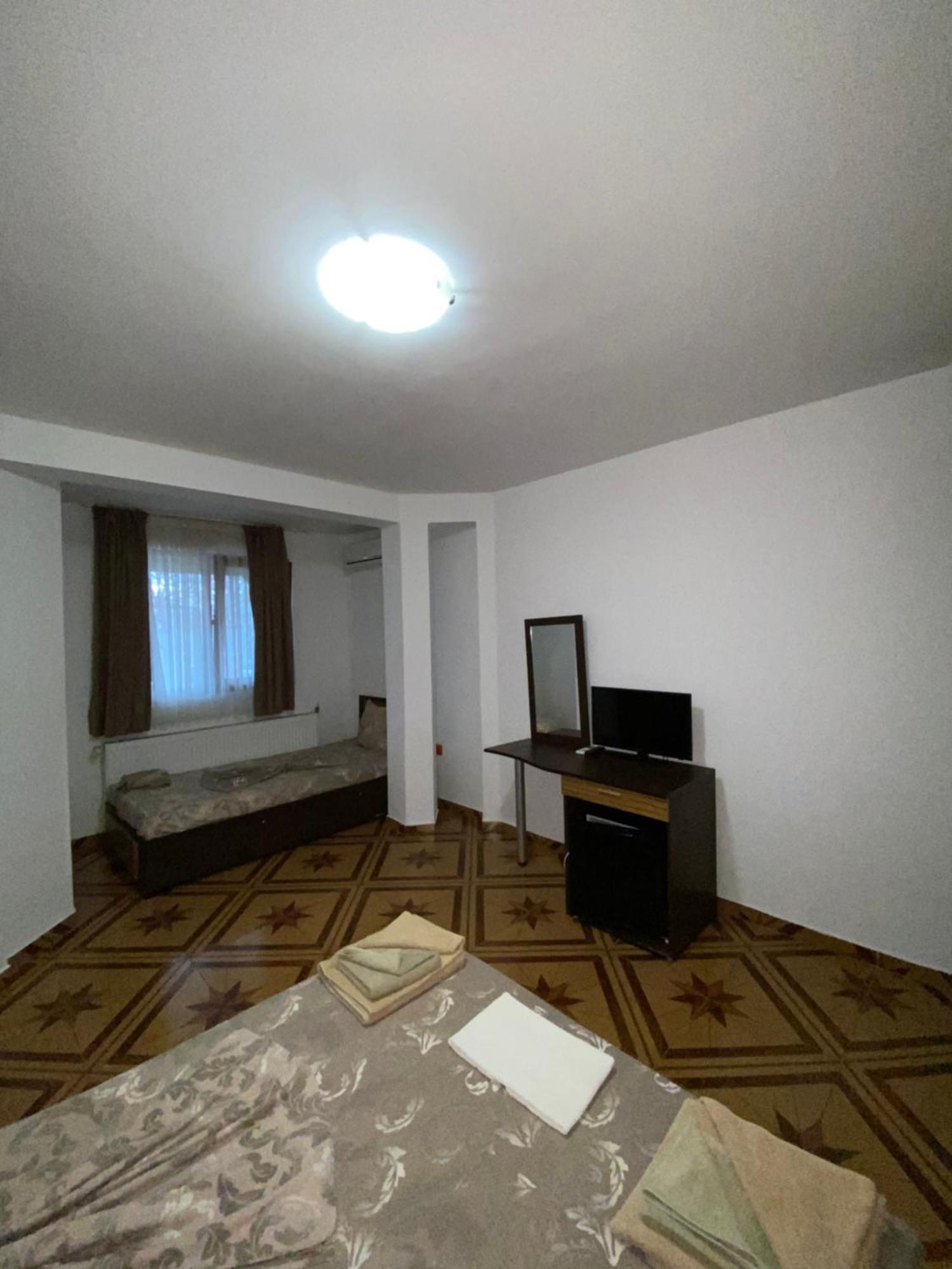 Guest Rooms Wild Duck Ezerets Extérieur photo