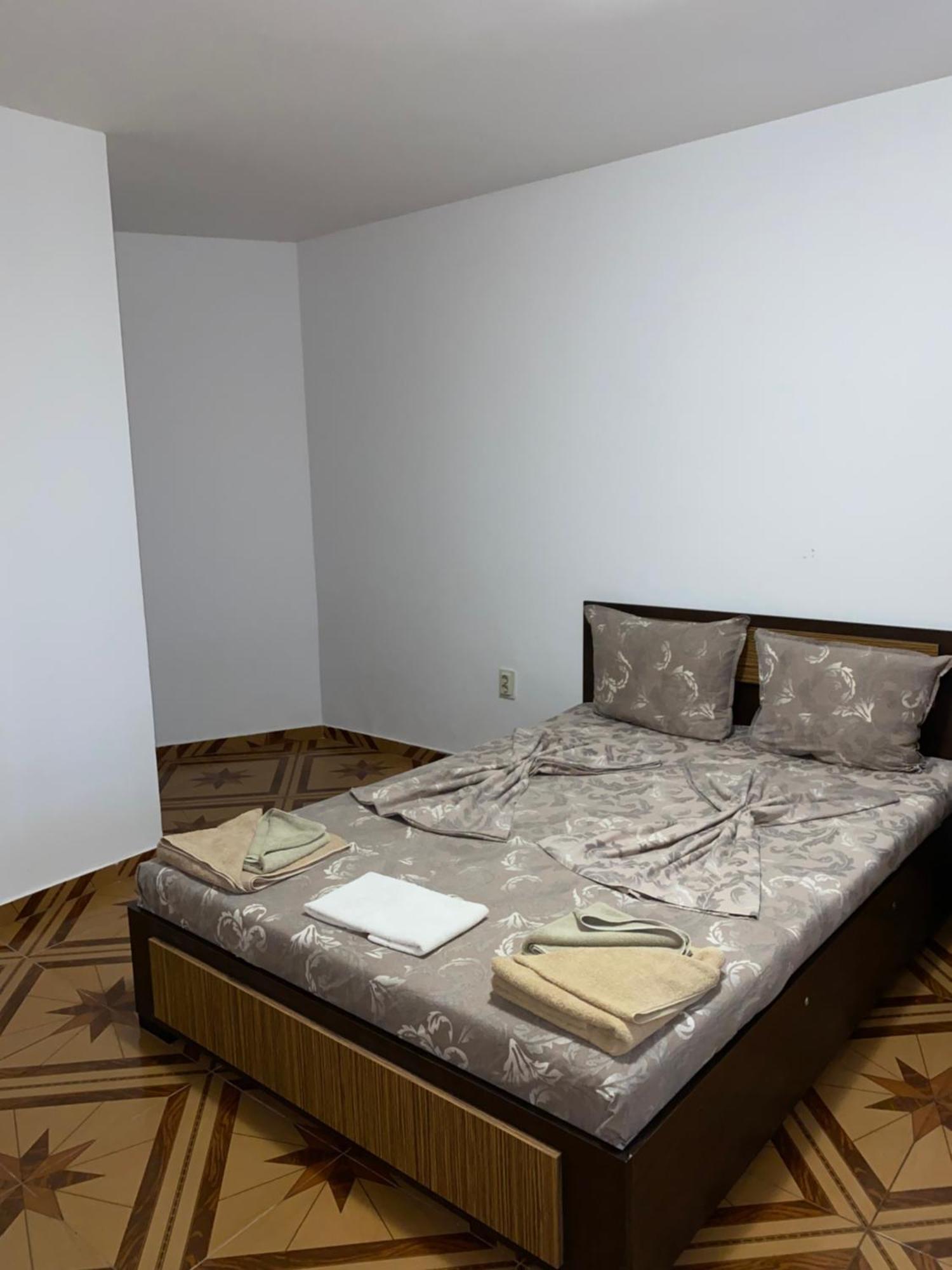 Guest Rooms Wild Duck Ezerets Extérieur photo