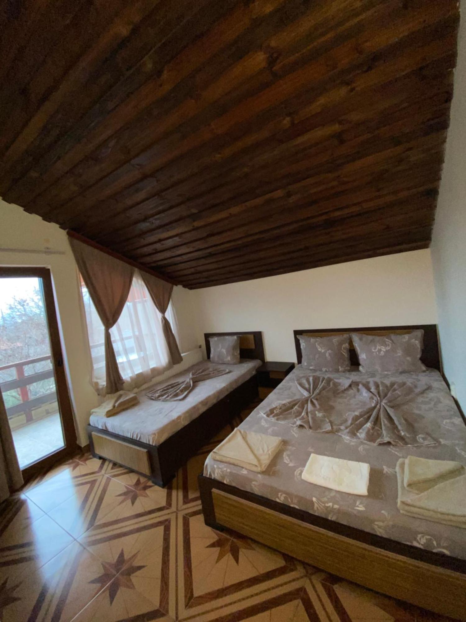 Guest Rooms Wild Duck Ezerets Extérieur photo