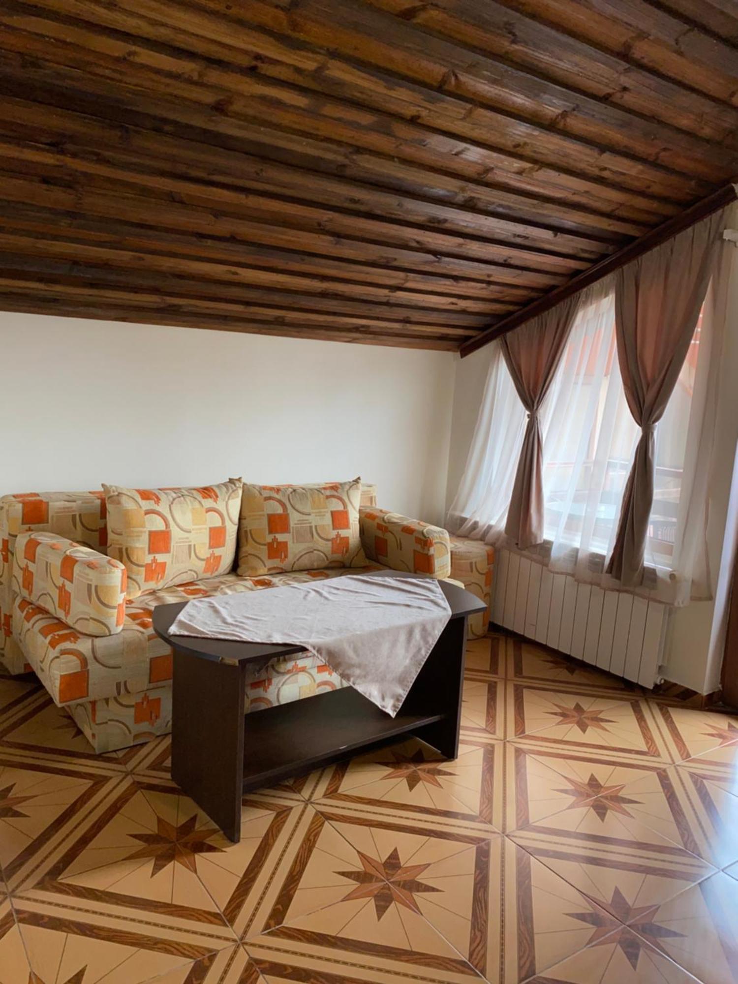 Guest Rooms Wild Duck Ezerets Extérieur photo