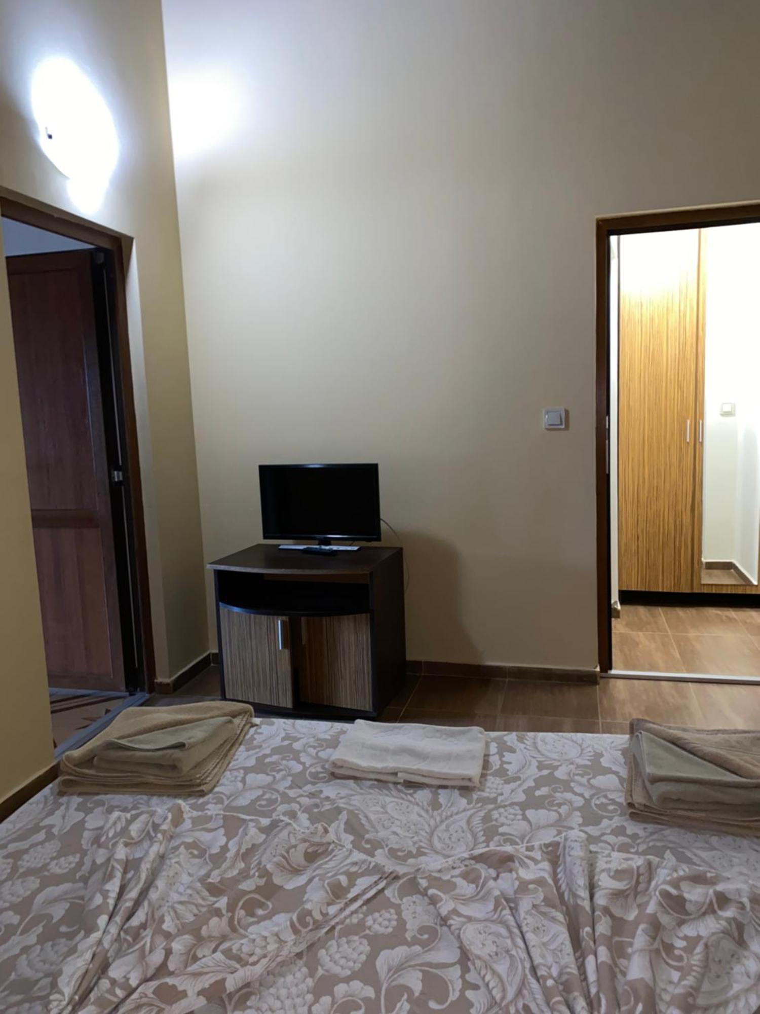 Guest Rooms Wild Duck Ezerets Extérieur photo
